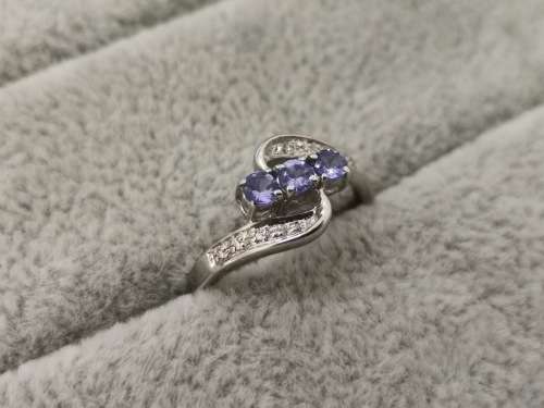 DISCOUNT!! Sparkling White-Gold Trilogy Tanzanite Ring