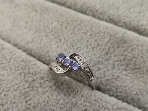DISCOUNT!! Sparkling White-Gold Trilogy Tanzanite Ring