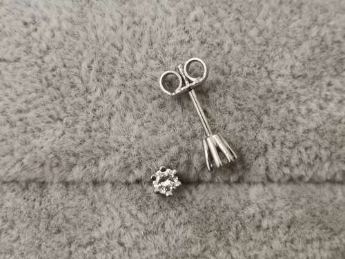 18ct White Gold DIAMOND Studs