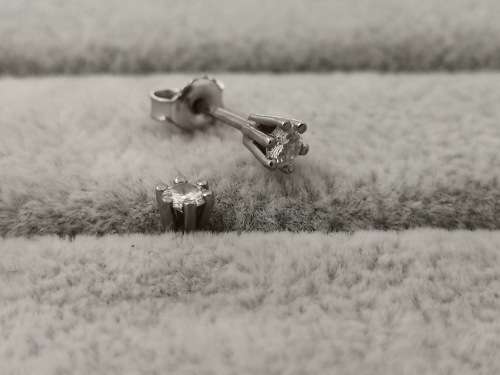 18ct White Gold DIAMOND Studs