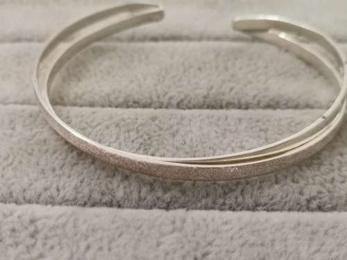Pretty Silver Bangle
