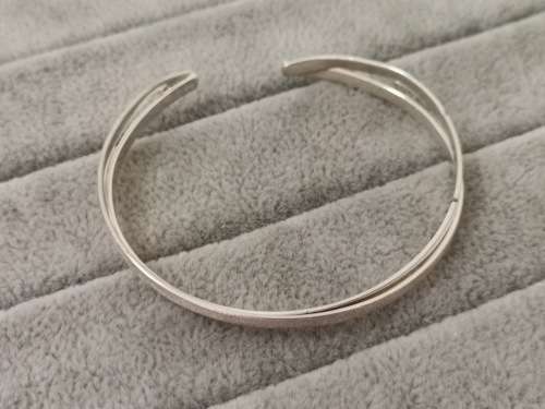 Pretty Silver Bangle