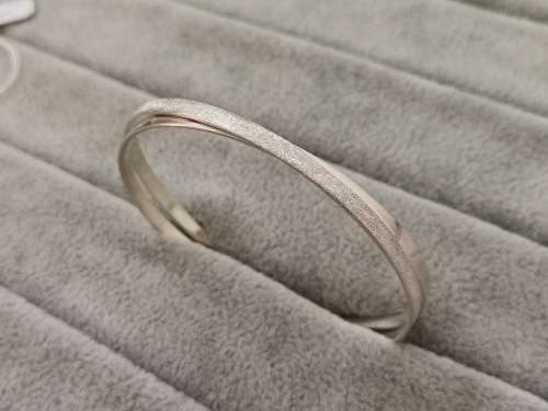Pretty Silver Bangle