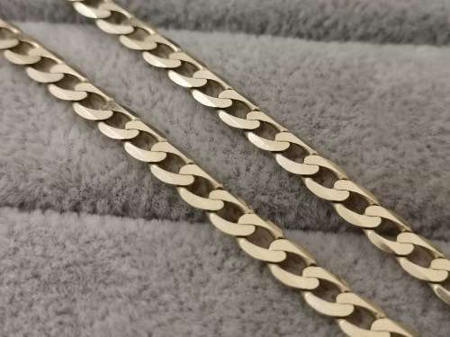 Stunning Gold Curb Chain