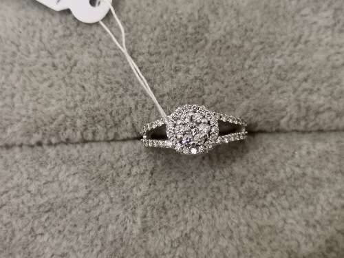 Dazzling 18ct White Gold Cluster Diamond NWJ Ring