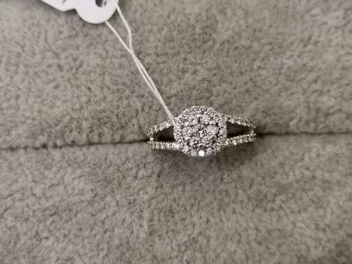 Dazzling 18ct White Gold Cluster Diamond NWJ Ring