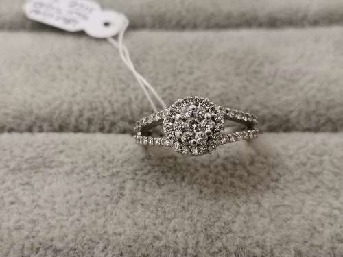 Dazzling 18ct White Gold Cluster Diamond NWJ Ring