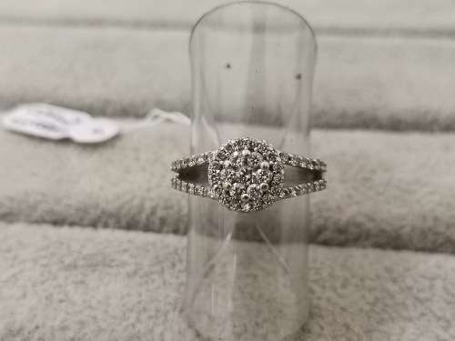 Dazzling 18ct White Gold Cluster Diamond NWJ Ring