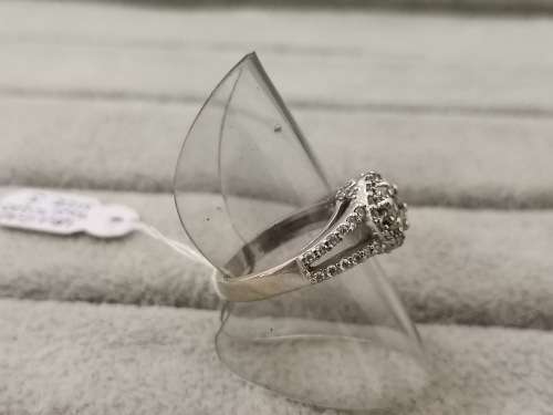 Dazzling 18ct White Gold Cluster Diamond NWJ Ring