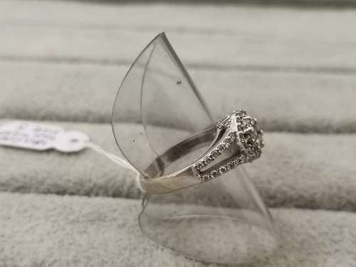 Dazzling 18ct White Gold Cluster Diamond NWJ Ring