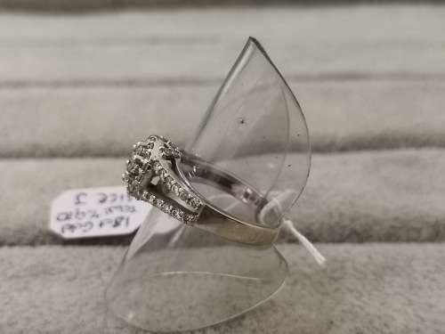 Dazzling 18ct White Gold Cluster Diamond NWJ Ring