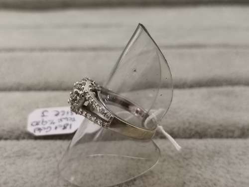 Dazzling 18ct White Gold Cluster Diamond NWJ Ring