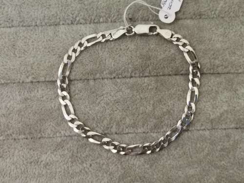 DISCOUNT!! Silver Figaro Bracelet