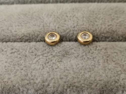 Stunning 9ct Yellow Gold Stud Earrings