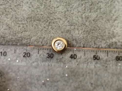 Stunning 9ct Yellow Gold Stud Earrings