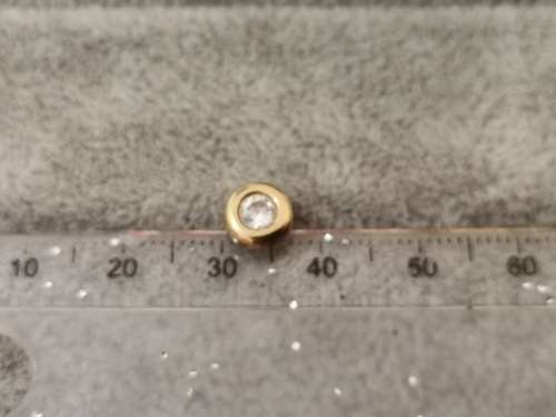 Stunning 9ct Yellow Gold Stud Earrings