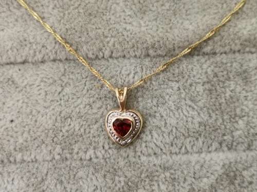 Stunning 9ct GOLD Heart Necklace