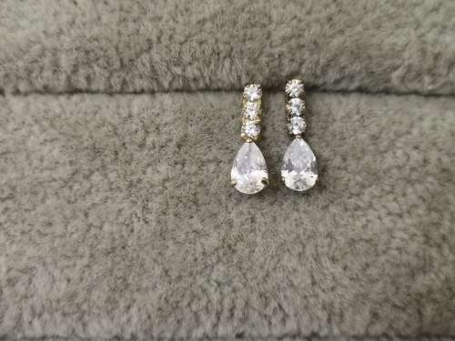 Discount!! 9ct Gold Earrings