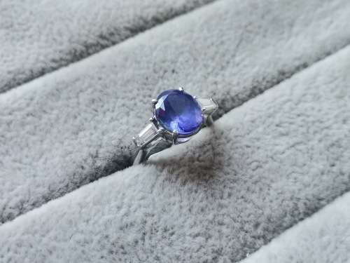 18ct Gold BROWNS Tanzanite Ring