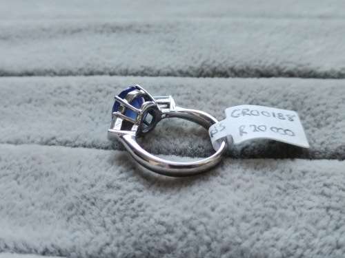 18ct Gold BROWNS Tanzanite Ring