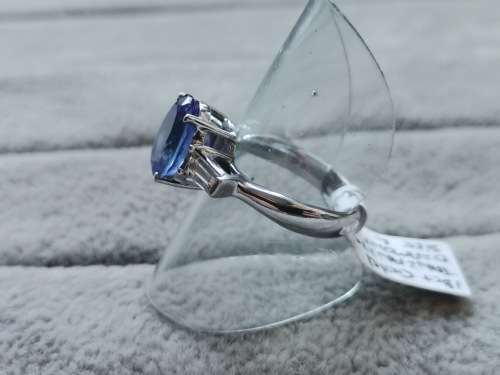18ct Gold BROWNS Tanzanite Ring