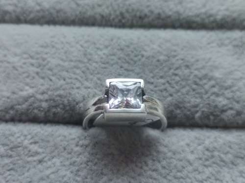 DISCOUNT!! Silver Solitaire Ring