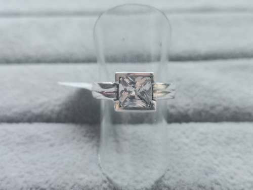 DISCOUNT!! Silver Solitaire Ring