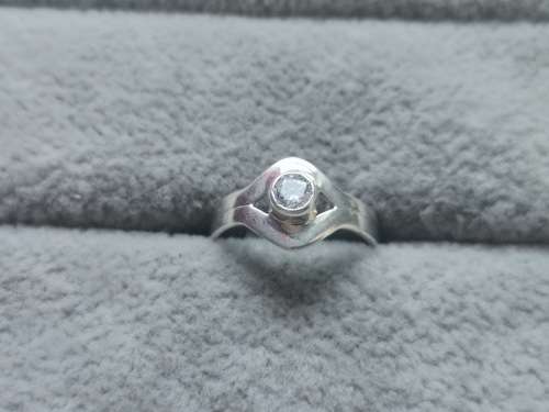 DISCOUNT!! Dainty Silver Solitaire Ring