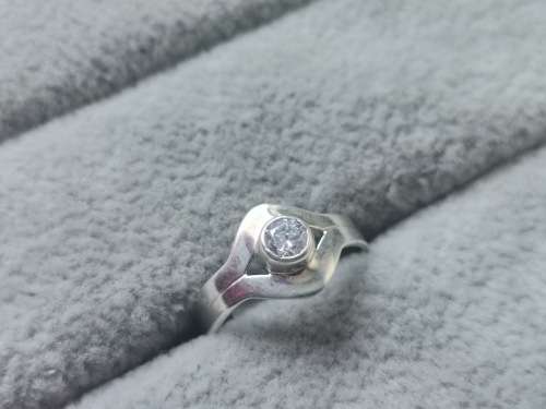 DISCOUNT!! Dainty Silver Solitaire Ring