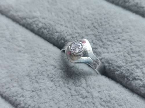 DISCOUNT!! Dainty Silver Solitaire Ring