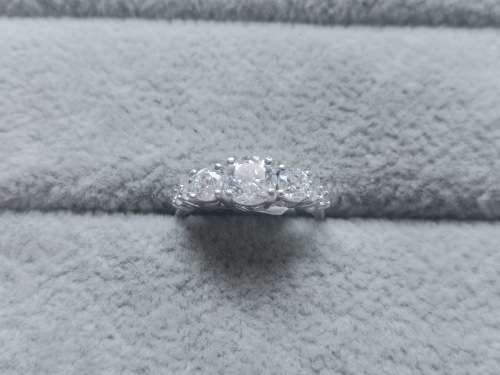 DISCOUNT!! Dazzling Silver Ring
