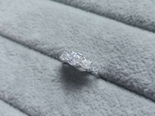 DISCOUNT!! Dazzling Silver Ring