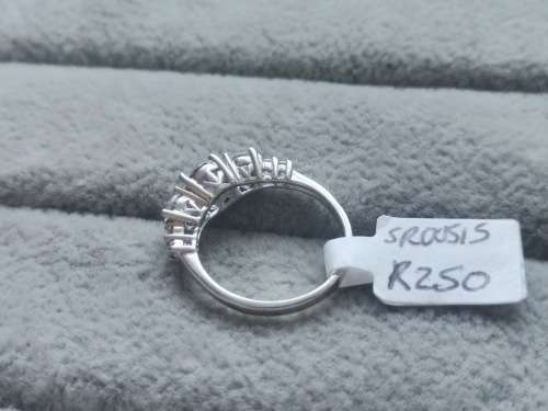 DISCOUNT!! Dazzling Silver Ring