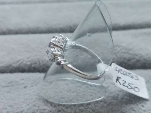 DISCOUNT!! Dazzling Silver Ring