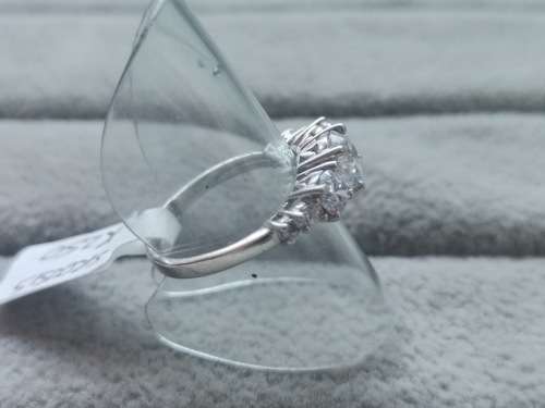 DISCOUNT!! Dazzling Silver Ring
