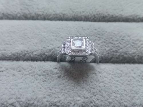 **R1 Auction**  Gorgeous Silver Ring