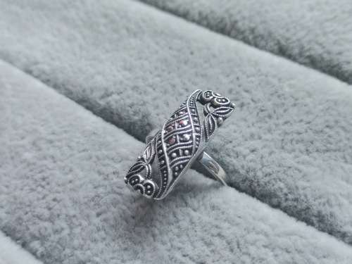 **R1 Auction** Unique Silver Marcasite Ring