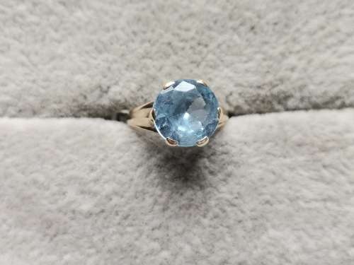 Gorgeous 9ct Gold Ring