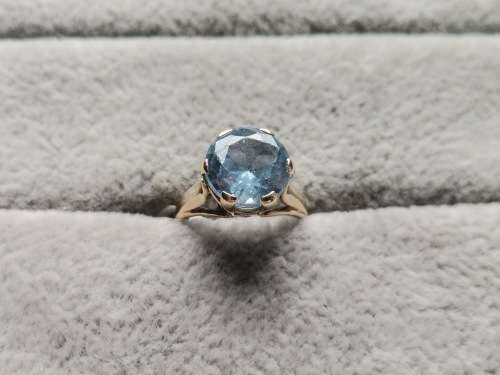 Gorgeous 9ct Gold Ring