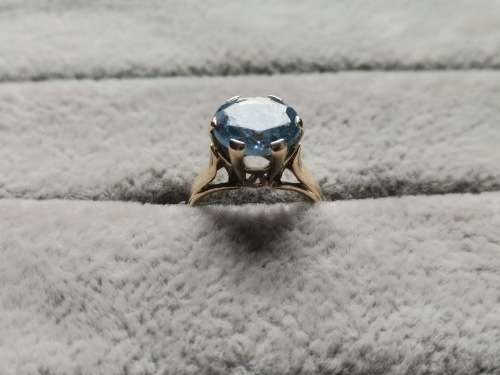 Gorgeous 9ct Gold Ring