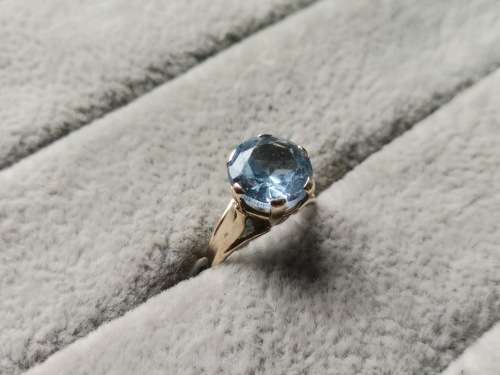 Gorgeous 9ct Gold Ring