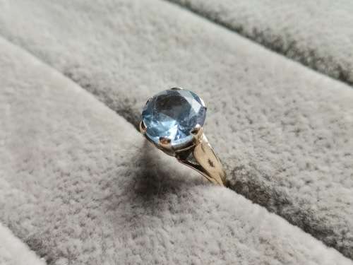 Gorgeous 9ct Gold Ring