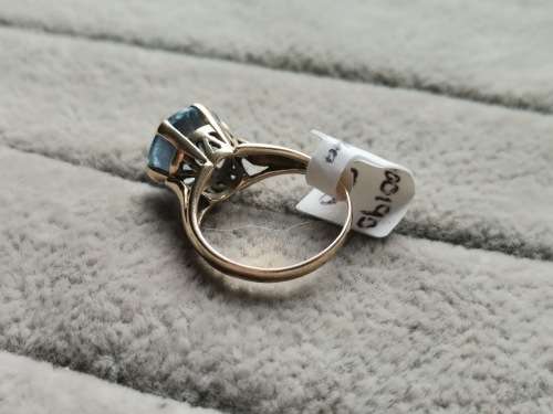 Gorgeous 9ct Gold Ring