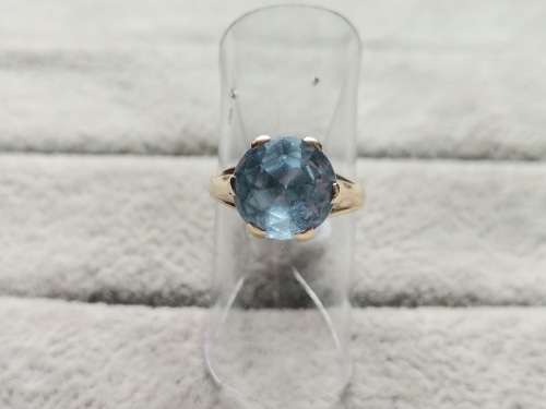 Gorgeous 9ct Gold Ring