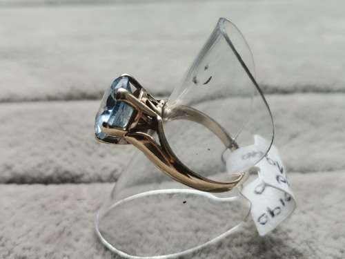 Gorgeous 9ct Gold Ring