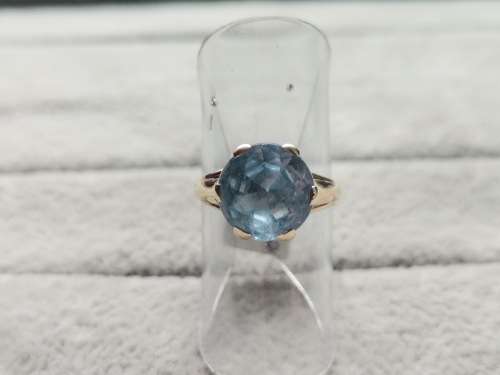 Gorgeous 9ct Gold Ring