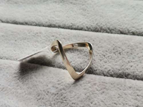 Unique 9ct Gold Ring