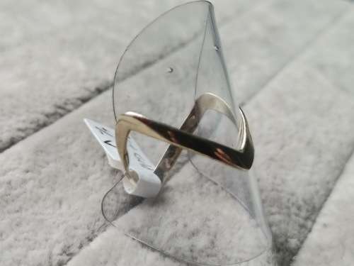 Unique 9ct Gold Ring