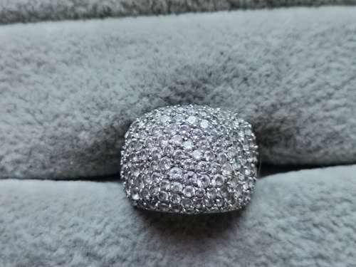 DISCOUNT!! Dazzling Silver Ring