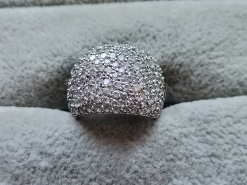 DISCOUNT!! Dazzling Silver Ring